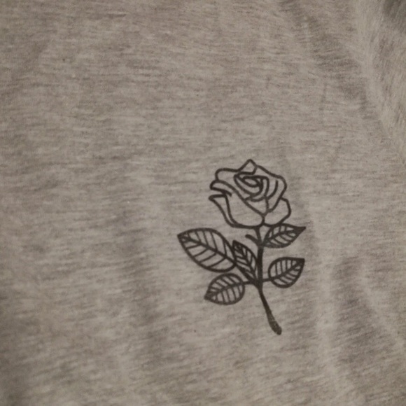 SELENA Single Rose Minimalist Tee - Picture 3 of 5